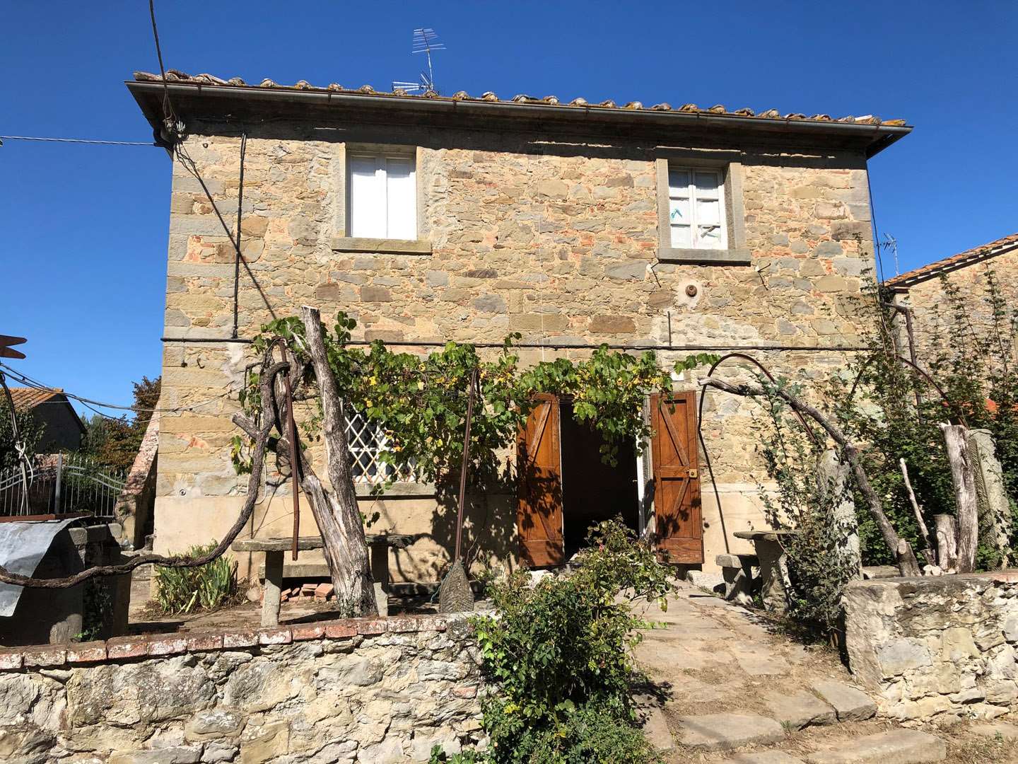 Rustikales Landhaus zu kaufen in Cortona, Toscana für 130